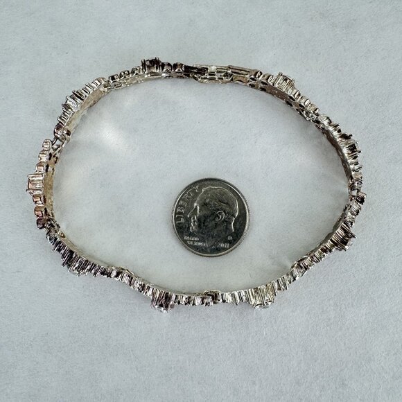 Vintage AVON NR Silver-Tone Rhinestone Crystal Bracelet Fold Over Clasp 8 inch - Picture 9 of 13